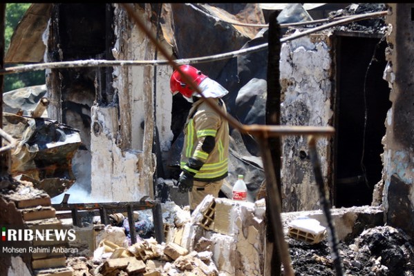20 خانه مسکونی در قسمت قدیمی روستای ساسک در شهر شاندیس به آتش کشیده شد 