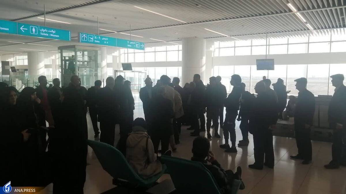 سرگردانی ۱۲ ساعته مسافران تهران- نجف در فرودگاه + عکس