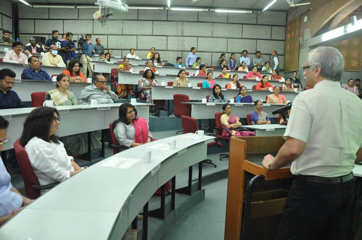 تأثیر تفاوت‌های جنستی بر اضطراب شغلی در میان اساتید دانشگاه‌های هند