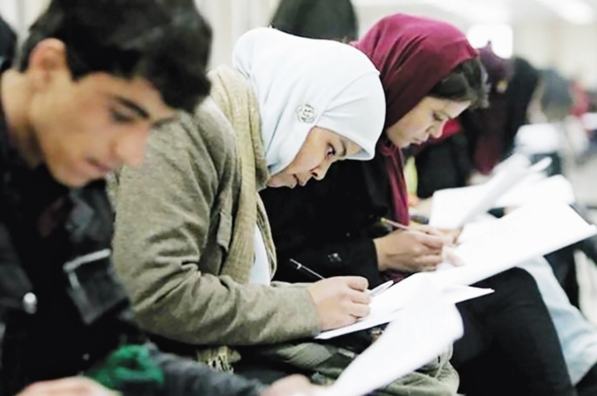 الزام دانشجویان غیرایرانی به گذراندن دروس به زبان انگلیسی و فارسی