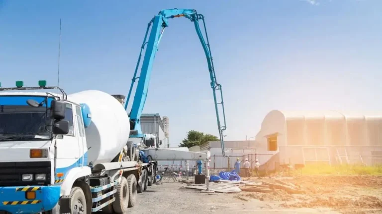 پمپ بتن چیست و چطور کار میکند؟ نکات فنی، کاربردها و تجربیات شخصی