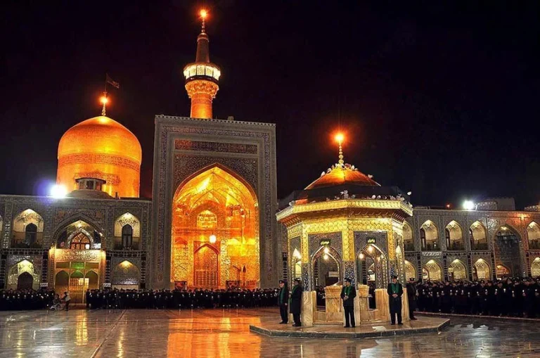 تور لحظه آخری مشهد از اصفهان : تجربه ای به یادماندنی از سفر به شهر راز