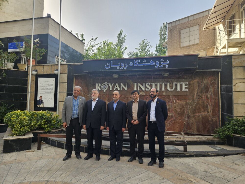 بازدید استاندار تهران از پژوهشگاه رویان/ کمک ما به رویان جهادی خواهد بود