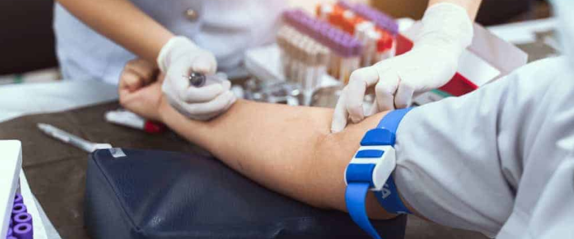 خدمات آنلاین و رزرو آزمایش در منزل