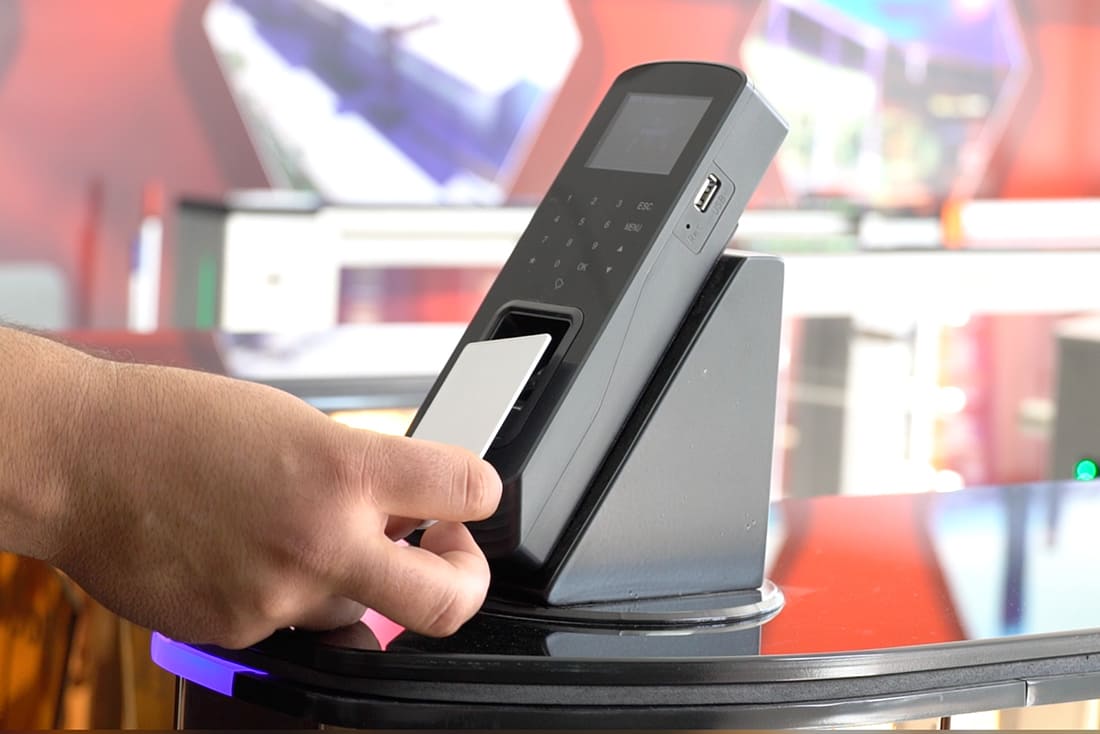 راهنمای جامع نصب و راه&zwnj;اندازی دستگاه حضور و غیاب در سازمان&zwnj;ها